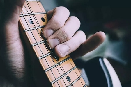 近年來，音樂留學似乎成為一種新的趨勢，很多有條件的國內音樂學生選擇出國留學深造，希望能在國外能得到更好的成長，國外的一些藝術院校有的歷史非常的悠久，有非常好的藝術環境，同時國外的學校也有很多，讓人眼花繚亂。那么音樂生留學哪個國家好呢？