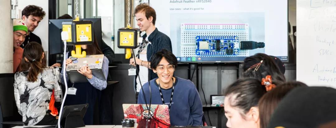 作為界頂尖藝術院校倫藝，為全球藝術學子提供著高質量、與國際最前沿接軌的專業知識與創作思維。  在國際形勢和社會需求的變動下，倫藝也快速響應社會需求，通過開設一些新興專業甚至學院，來滿足相關人才的培養。