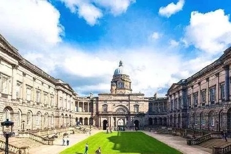 英國愛丁堡大學(xué)研究生學(xué)費(fèi)一年多少？