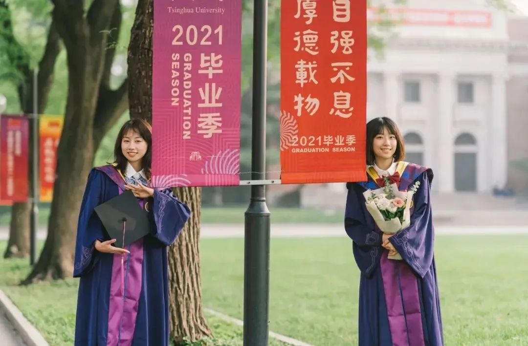 國內美院學士服火出圈！月薪90k的服裝設計師成“香餑餑”！