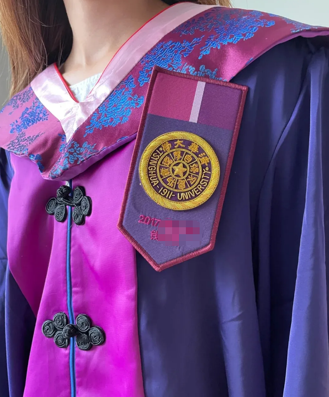 國內美院學士服火出圈！月薪90k的服裝設計師成“香餑餑”！