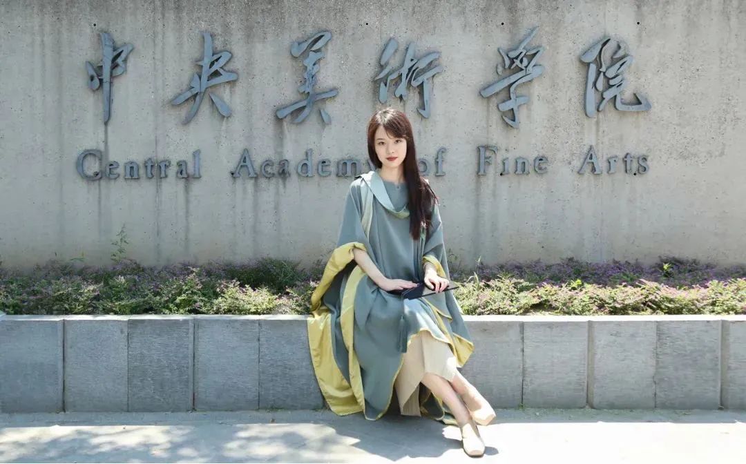 國內美院學士服火出圈！月薪90k的服裝設計師成“香餑餑”！