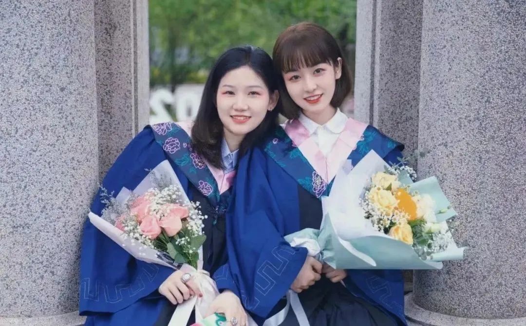 國內美院學士服火出圈！月薪90k的服裝設計師成“香餑餑”！