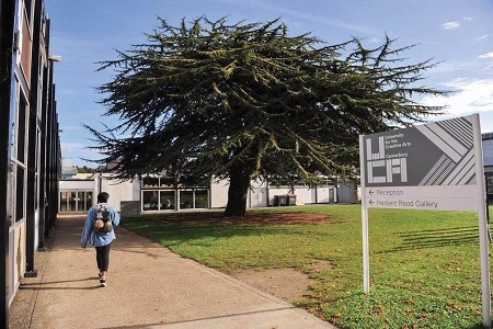 創意藝術大學學費一年多少？
